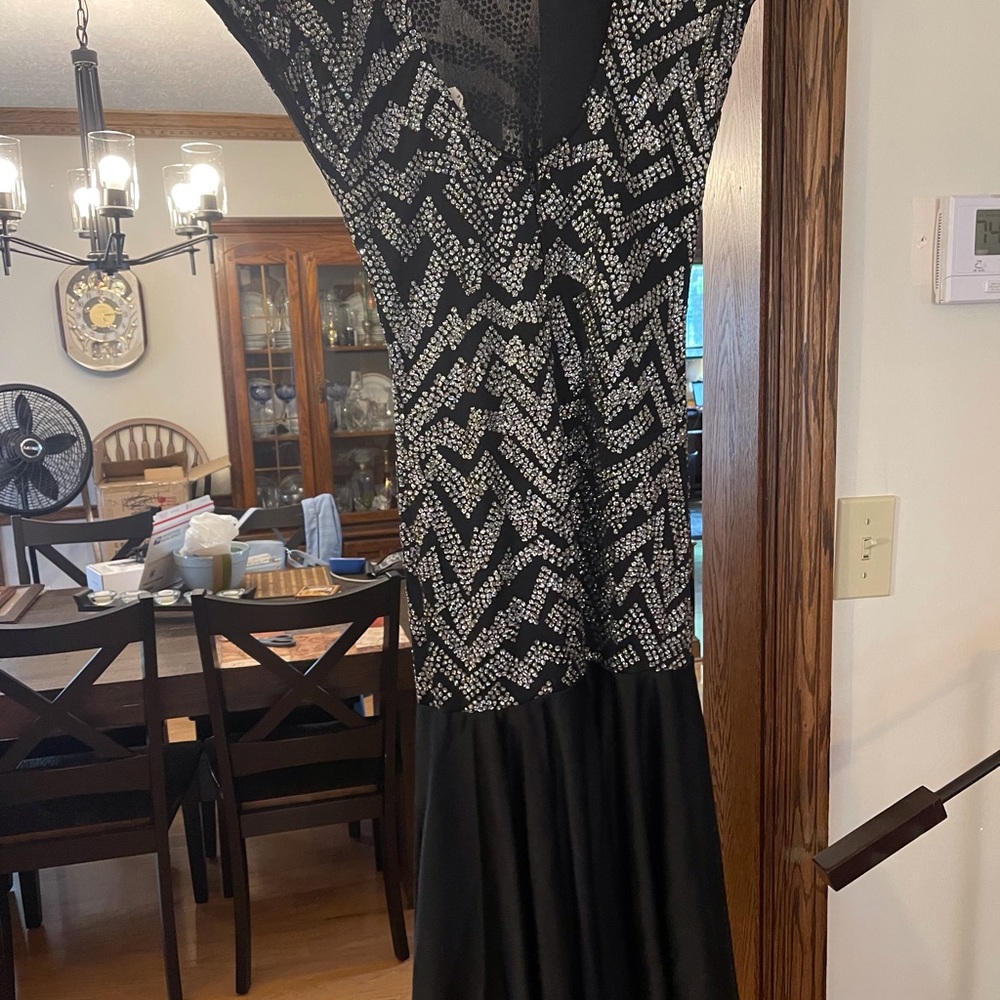 Vintage glamour! Bling! Bling! New Years party!  Dance the night away! - Picture 2 of 5